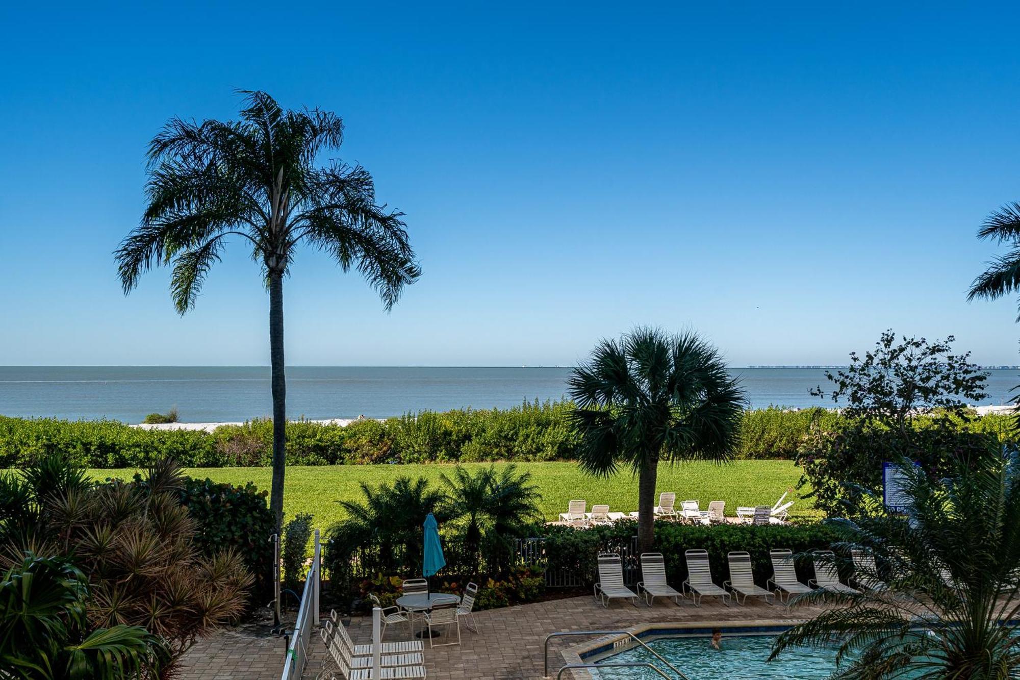 Willa Beachfront Bliss: Gulf Views, Pool & Pet-Friendly Fort Myers Beach Zewnętrze zdjęcie